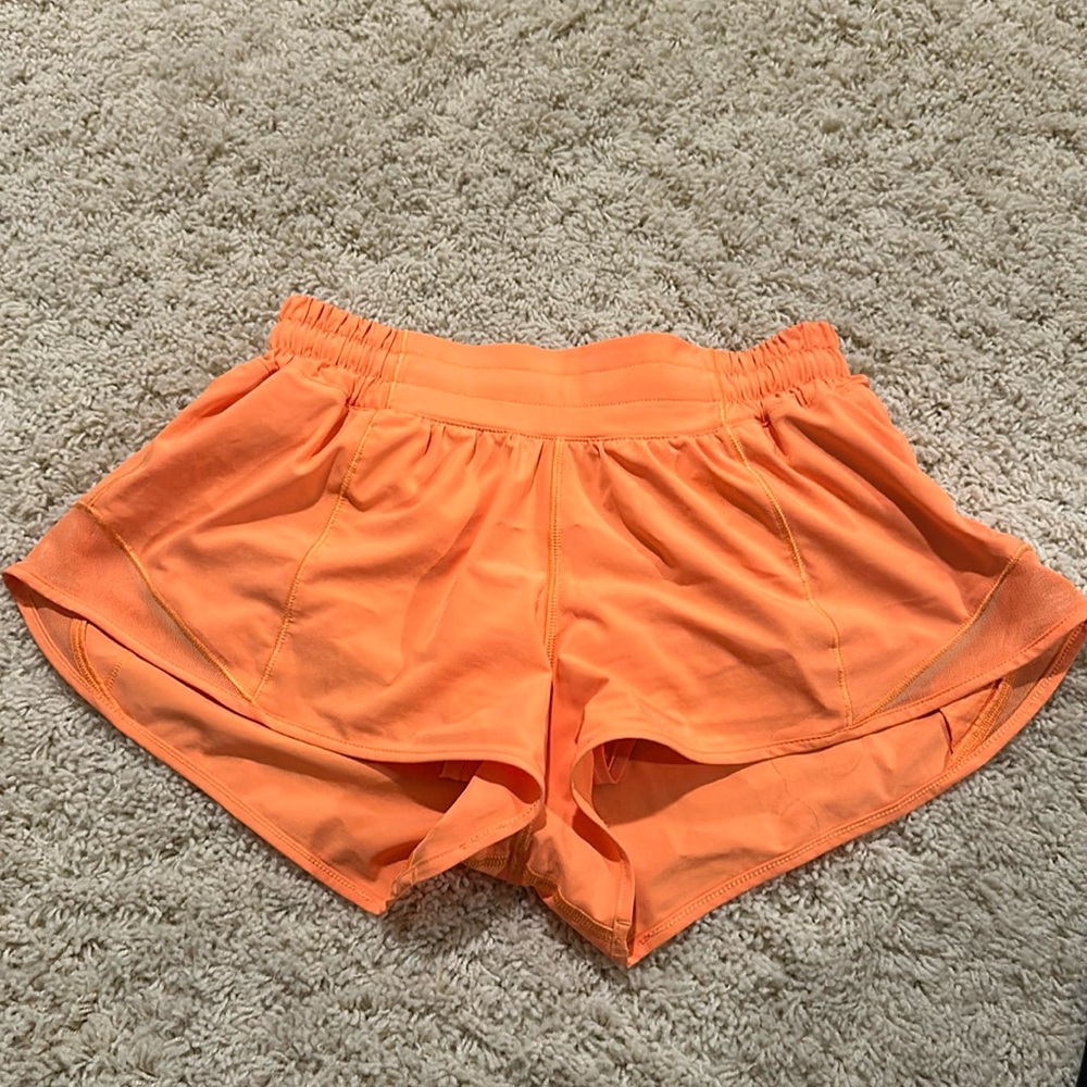 Lululemon orange cream hotty hot low rise 2.5” shorts